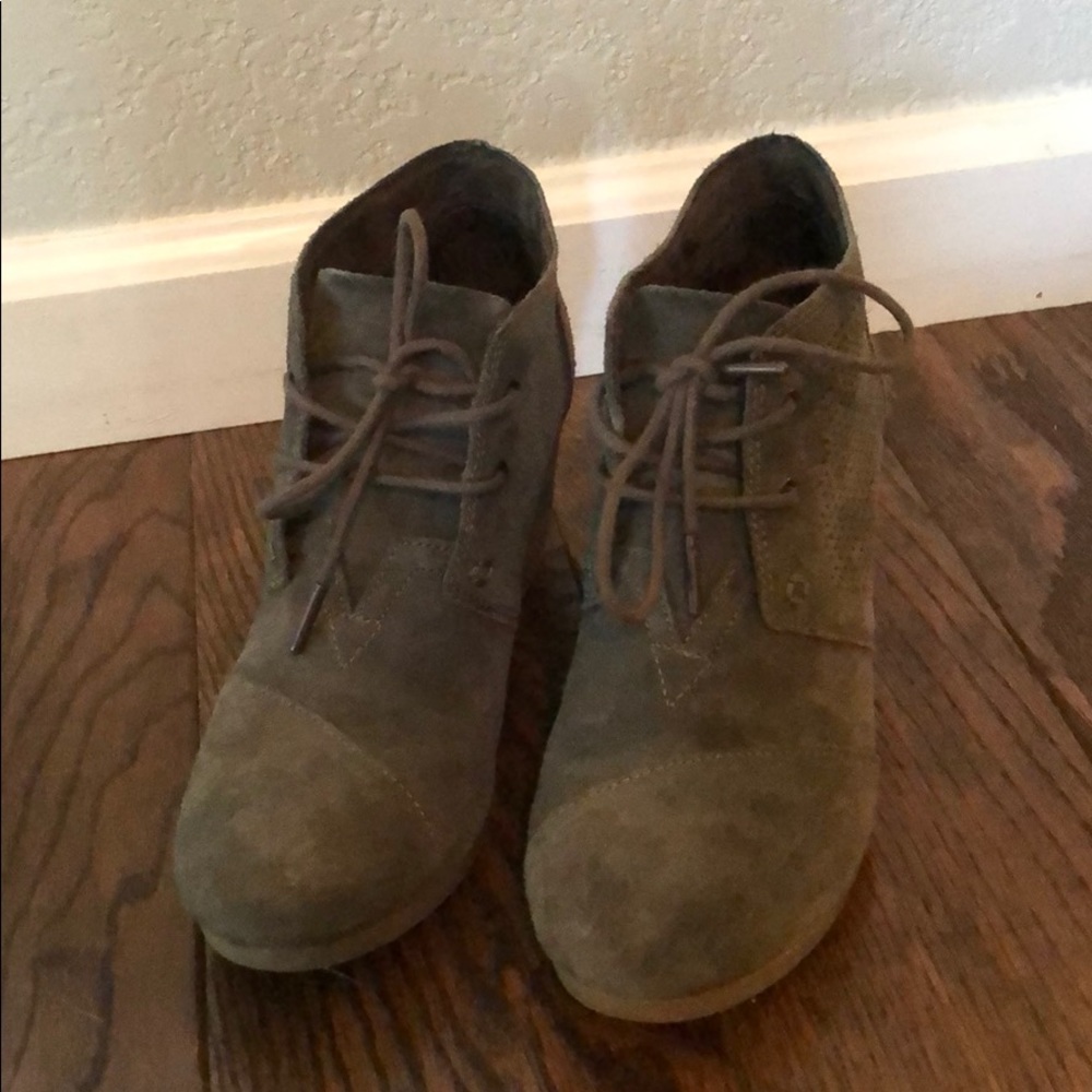 Tom’s booties!